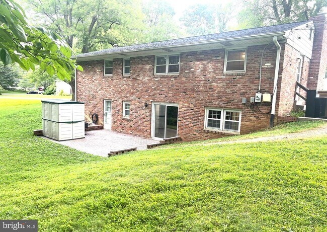 Foto del edificio - 5683 Ravenel Ln