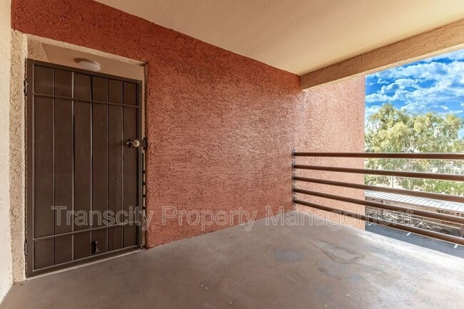 Foto del edificio - 1340 N Recker Rd