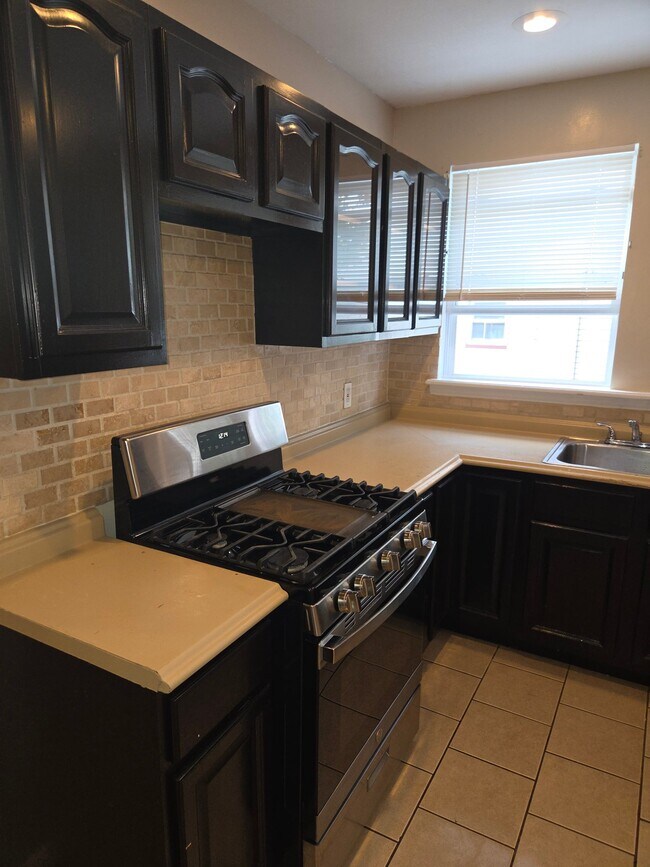 Foto del edificio - 48 Hazelwood Ave