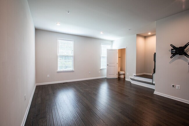 Building Photo - Amazing 4 BR/3.5 BA Townhome in Hanover!