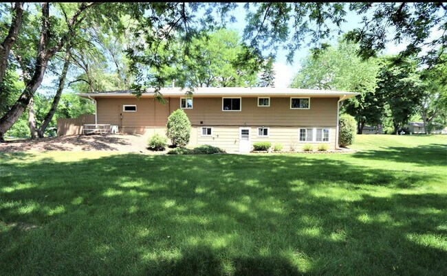 Building Photo - 16600 Whitewood Ave