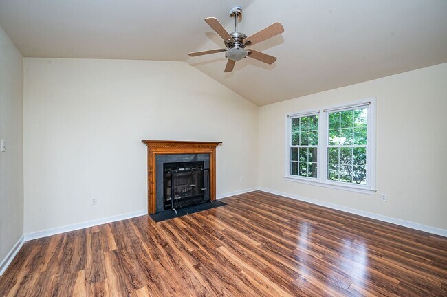 Foto del edificio - Home Near Midlothian Turnpike Move In Ready