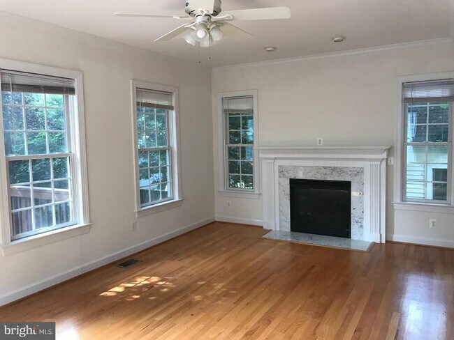 Foto del edificio - 5654 8th Rd N