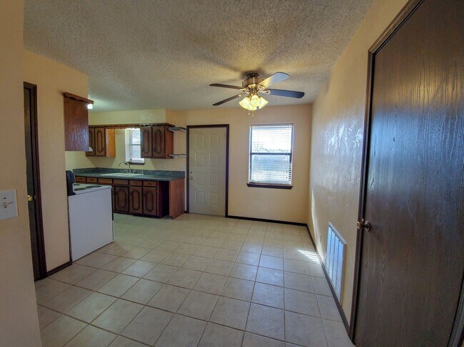 Foto del edificio - 3 Bed brick home in Tecumseh