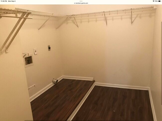 Building Photo - 445 Cowan Rd