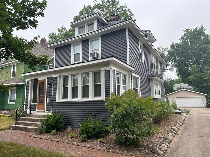 Primary Photo - Gorgeous 4 bed/2bath home for rent in Kala...