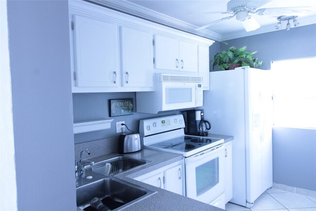 Foto del edificio - 470 Paradise Isle Blvd