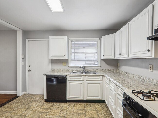 Foto del edificio - 3 Bedroom Duplex in Decatur