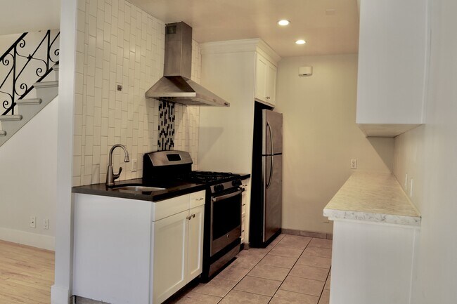 Foto del edificio - 4423 Cahuenga Blvd