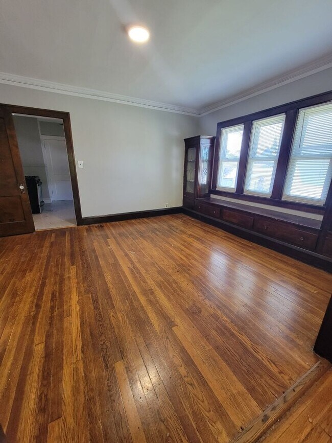 Building Photo - 3705 Cypress Ave
