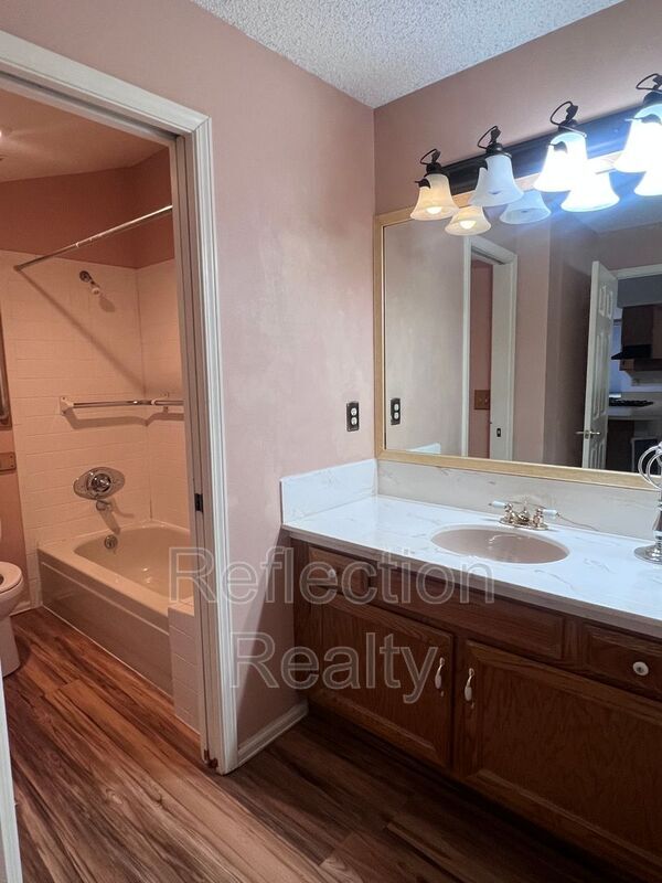 Building Photo - 4801 Daybreak Cir
