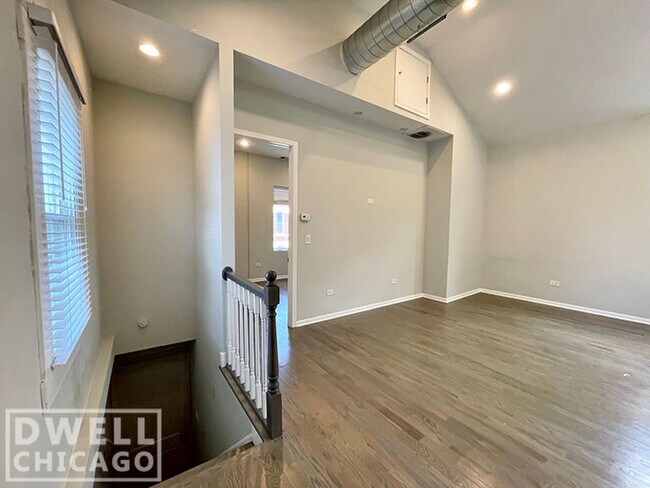 Building Photo - 711 N Willard Ct
