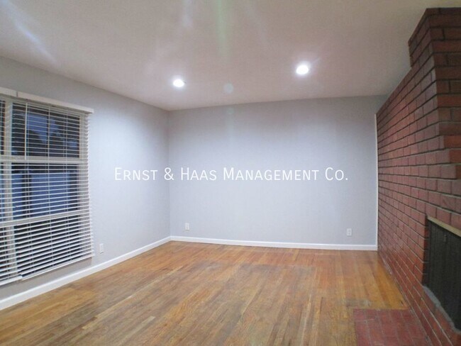 Building Photo - Beautiful 4 Bedroom Home in Prime Long Bea...