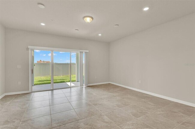 Foto del edificio - 3087 Emerald Acrs Ln