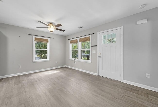 Foto del edificio - 2490 Barge Rd SW