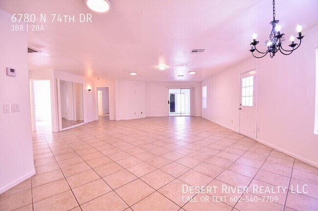 Foto del edificio - 6780 N 74th Dr