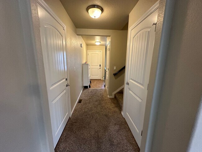 Building Photo - Beautiful 4 Bed 3 Bath in Lorson Ranch!!!