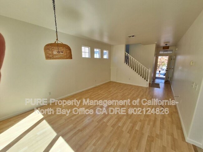 Building Photo - 1017 Warren Dr