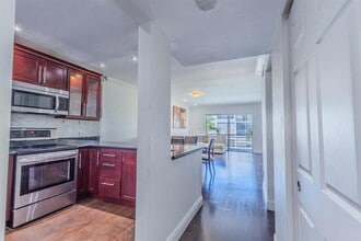 Building Photo - 3000 Sunrise Lakes Dr E