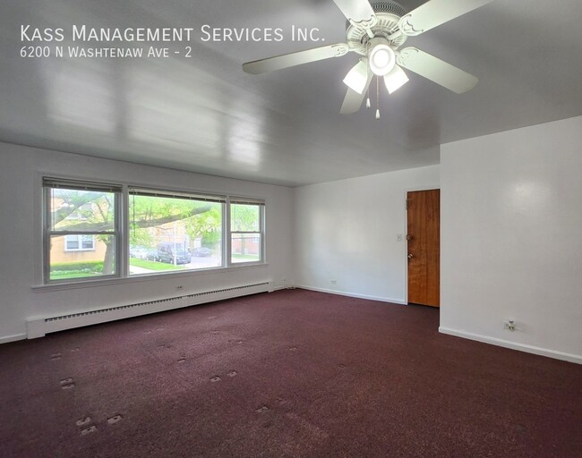 Building Photo - Spacious 3 bedroom flat in West Ridge with...