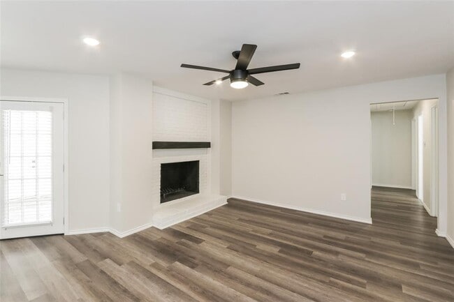 Foto del edificio - 3434 Silverwood Ln