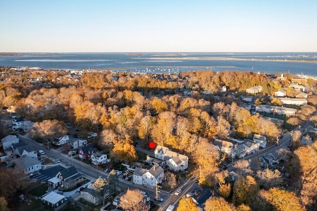 Foto del edificio - 129 1/2 Summer Street Unit