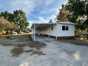 Building Photo - 320 Doran Ln