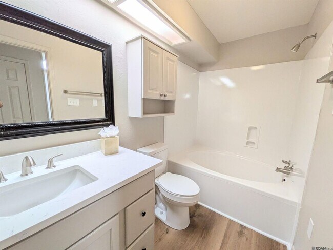 Foto del edificio - 5233 BUTTERCREEK LN, j2