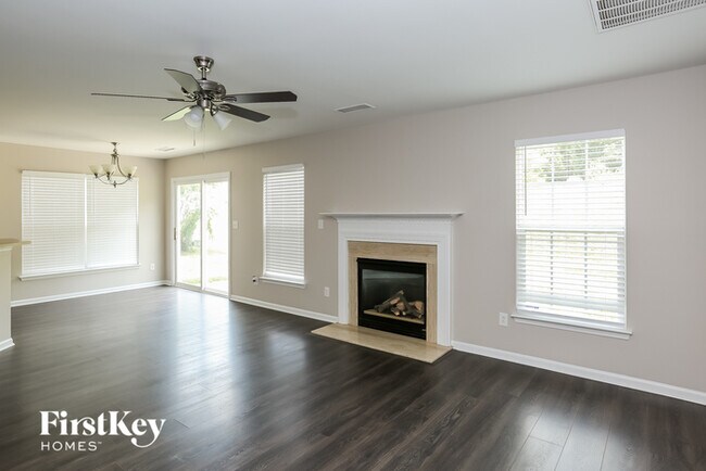 Foto del edificio - 1941 Summit Ridge Ln
