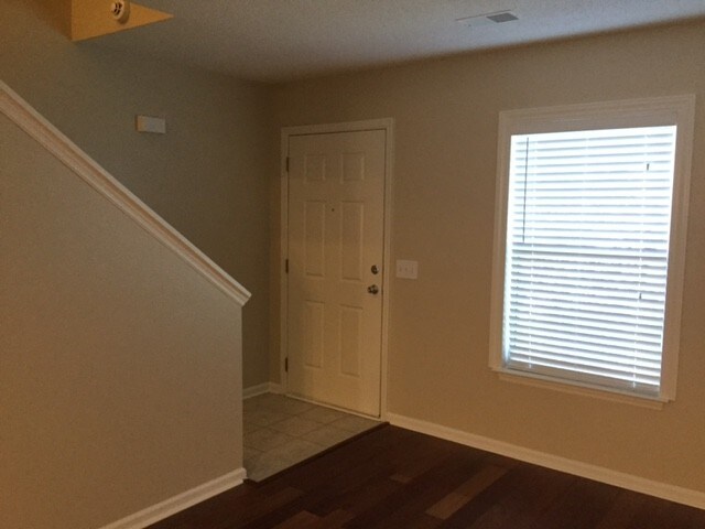 Foto del edificio - 223 Eagle Ridge Rd
