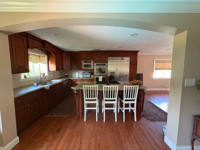 Building Photo - 5327 Valley Ridge Ave