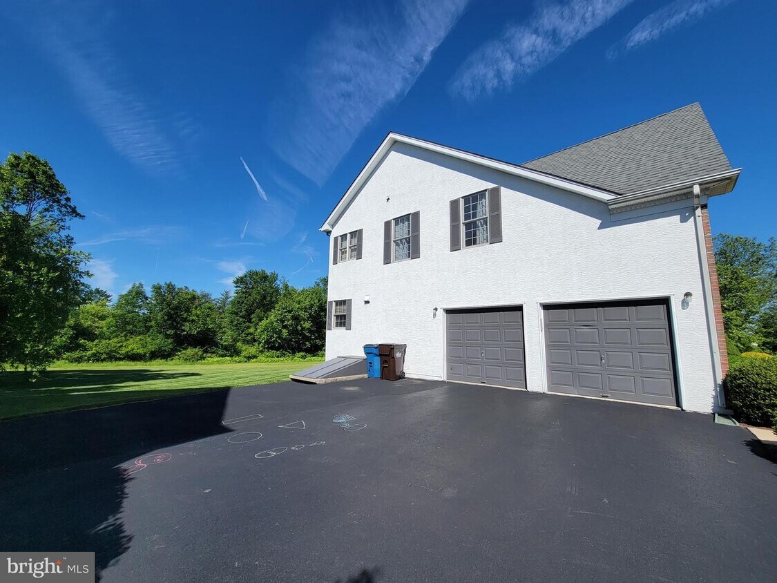 Primary Photo - 207 Cadwallader Rd