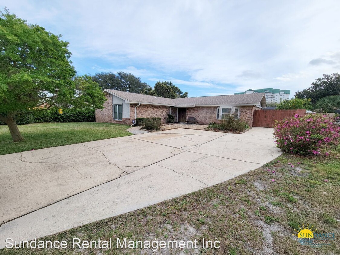 Primary Photo - 4 br, 3 bath House - 628 Mountain Drive