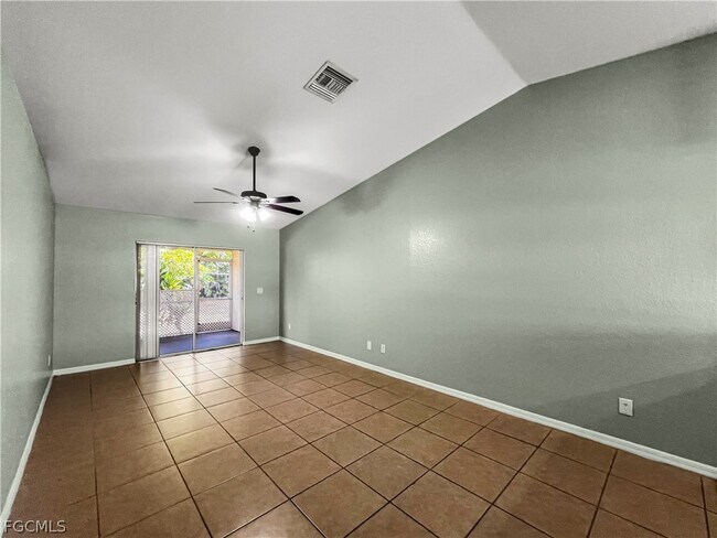 Building Photo - 1909 SW Santa Barbara Pl