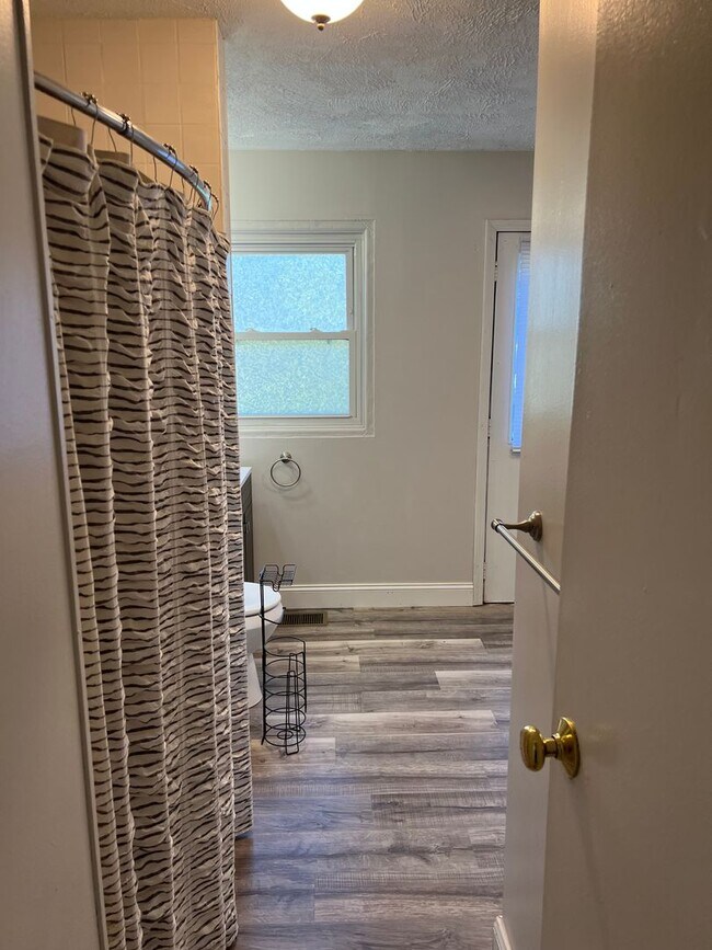 Building Photo - Serenity Living