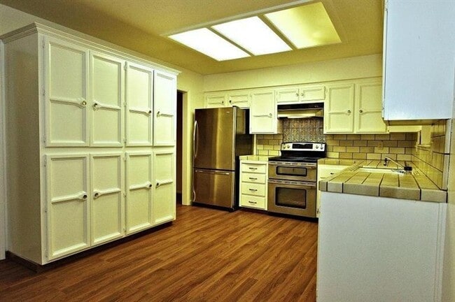 Building Photo - 1694 W Bullard Ave