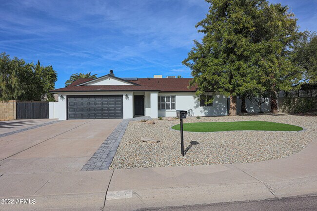 Building Photo - 4550 E Hearn Rd