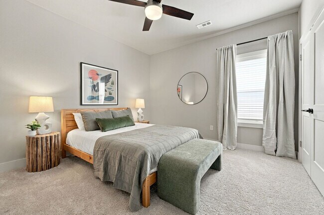 Foto del edificio - 825 Northeast Heights Lane-SI ID1631799P