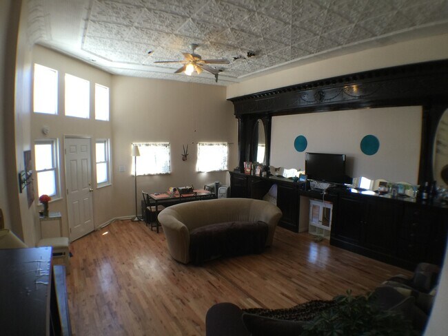 Foto del edificio - 2034 W Webster Ave