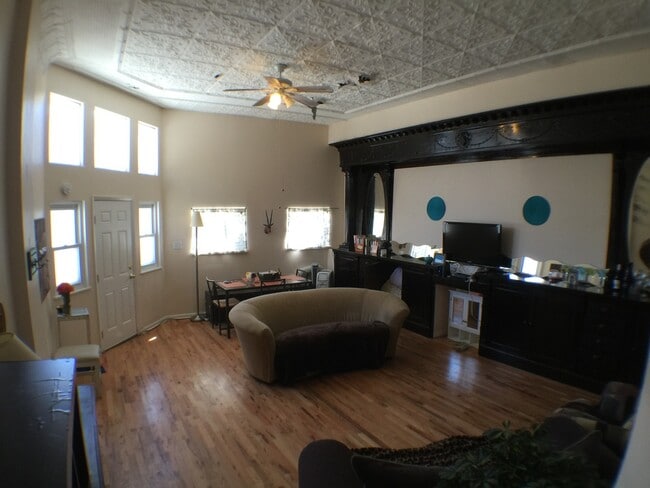 Building Photo - 2034 W Webster Ave