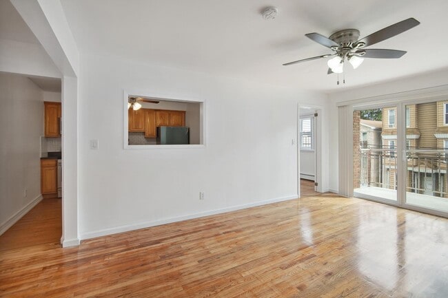 Foto del edificio - 140 Hopkins Ave