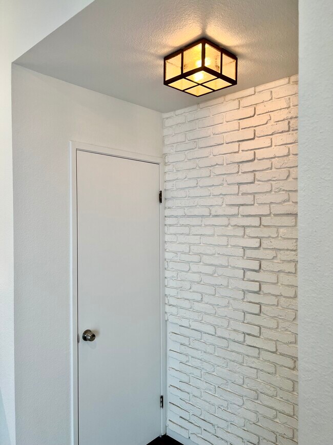 Building Photo - 387 Shadow Run Dr