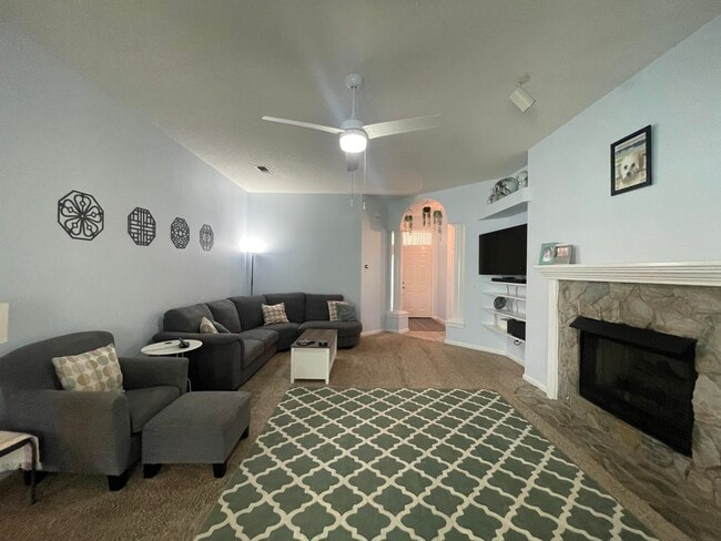 Building Photo - 1902 Mistral Ln E