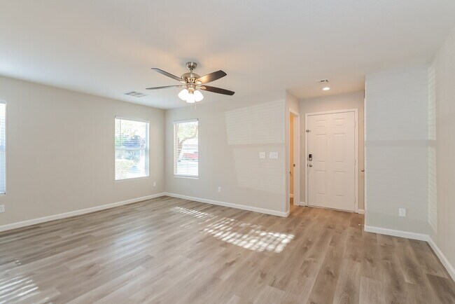 Foto del edificio - 59 Jewel Mine Ave