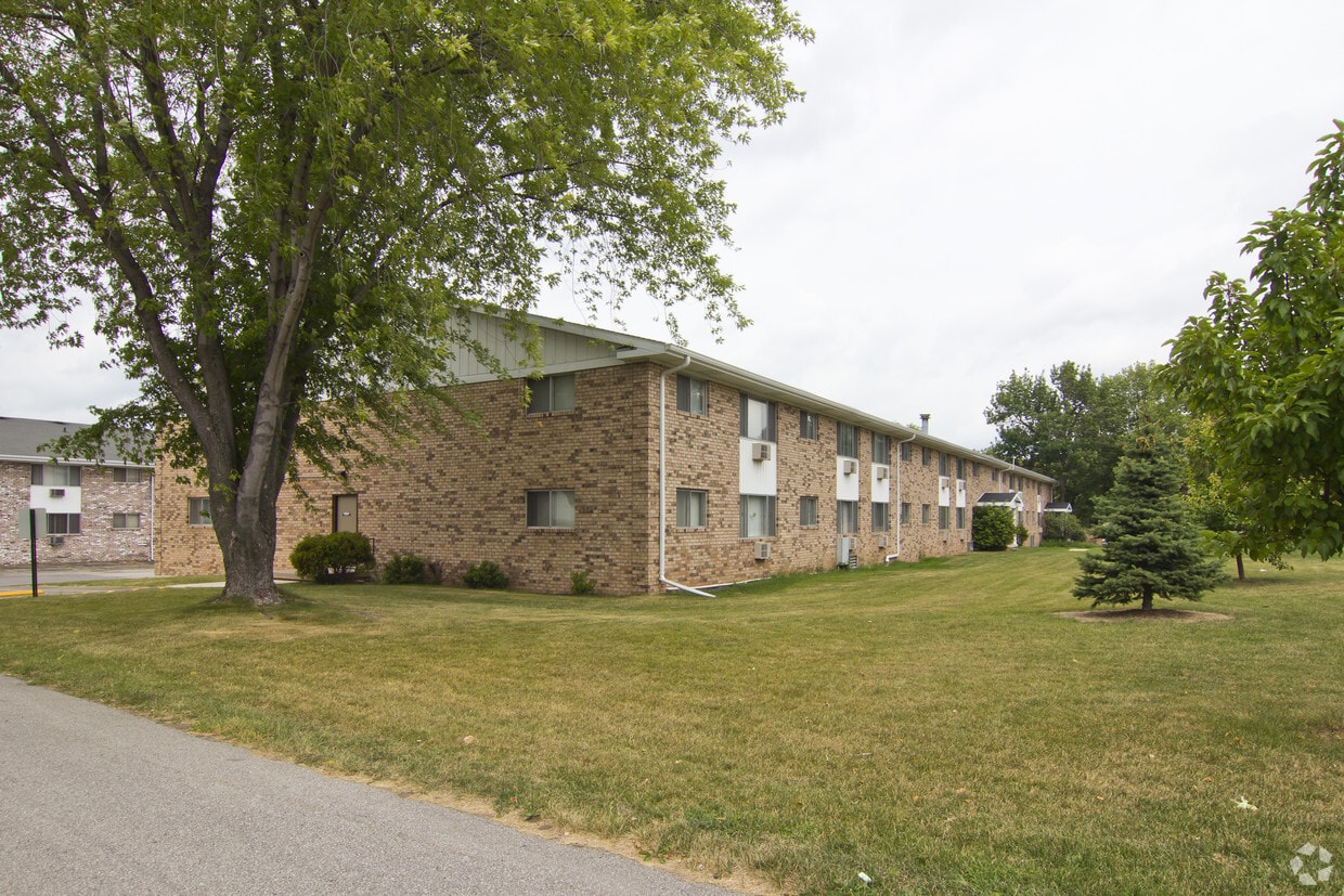 Apartments Rentals in Green Bay at 1525 Capitol Dr Green Bay