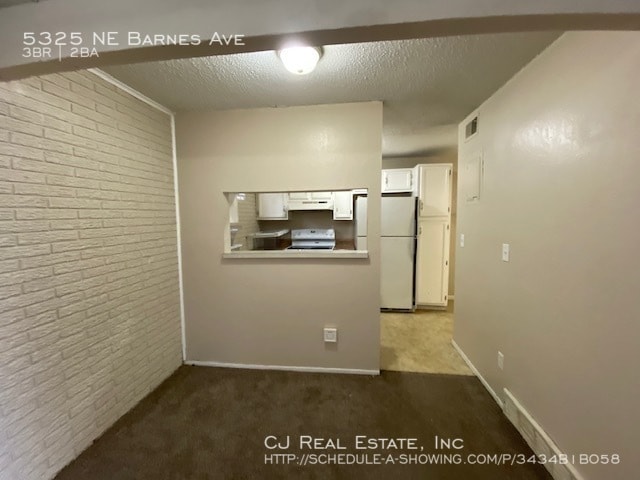Building Photo - 5325 NE Barnes Ave