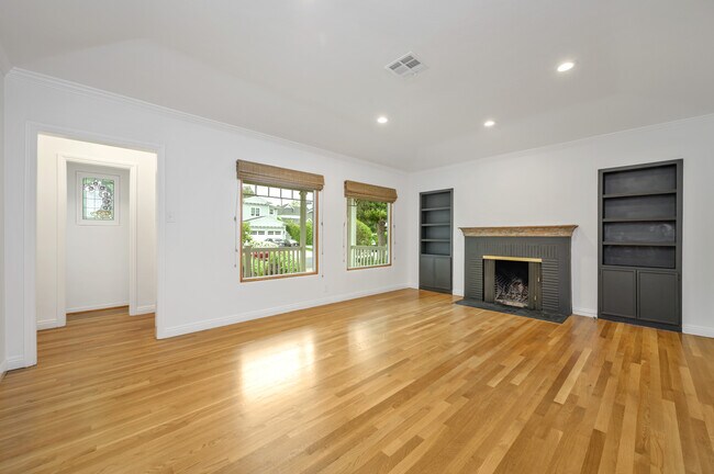 Entry to Living Room - 4120 Laurelgrove Ave