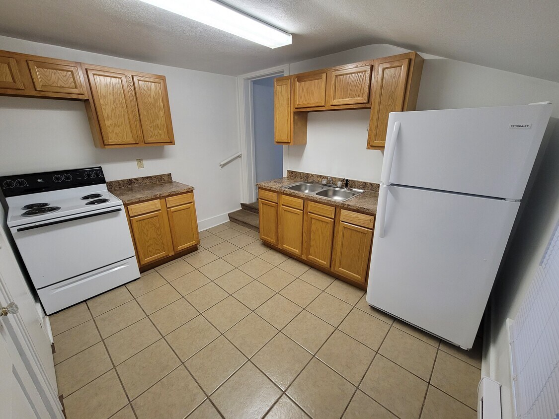 Primary Photo - 327 W 9th St