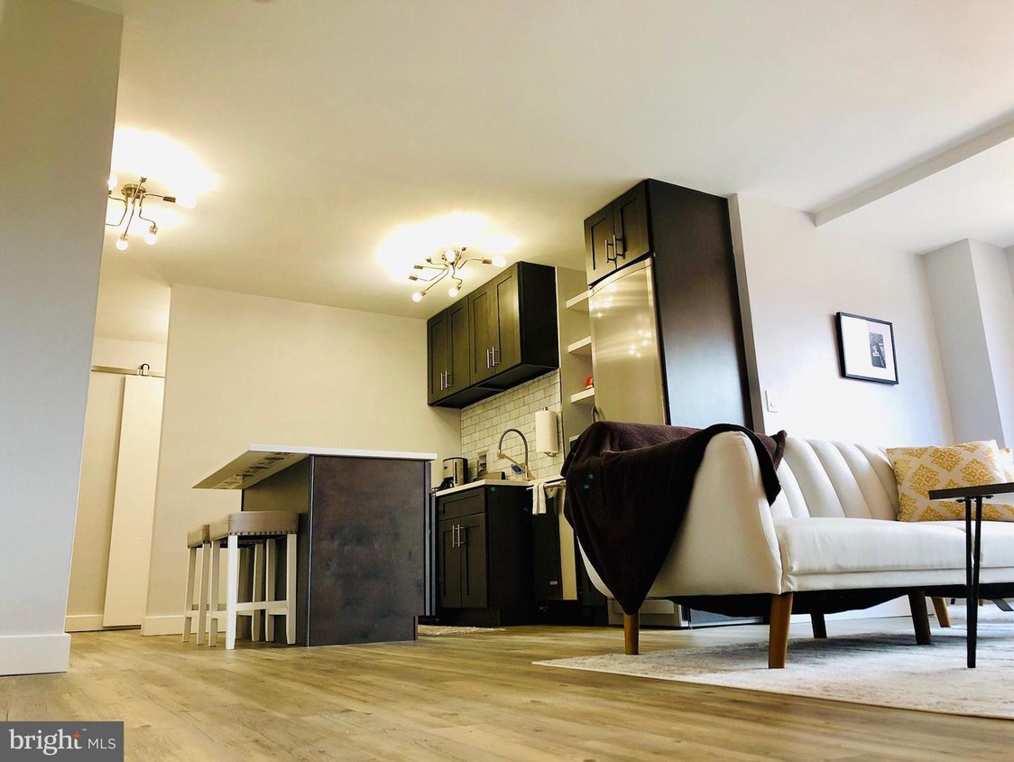 Foto principal - 1121 Arlington Blvd