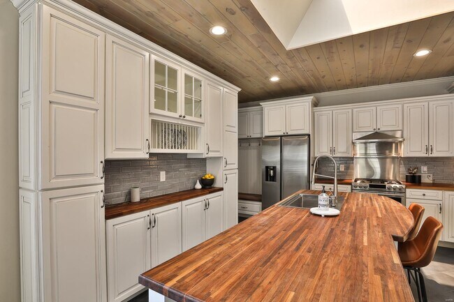 Building Photo - 1627 Timberlake Manor Pkwy